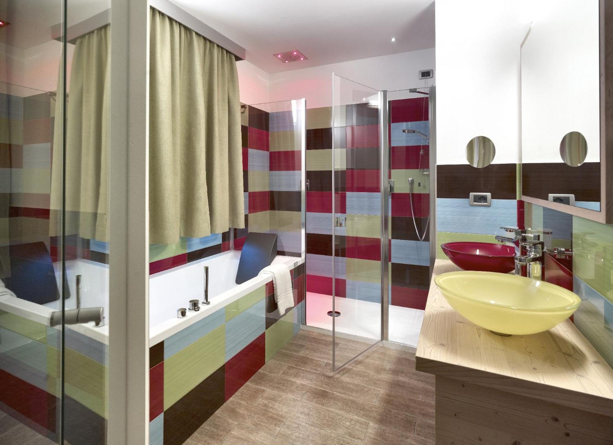 Color Home Suite Apartments Predazzo Esterno foto